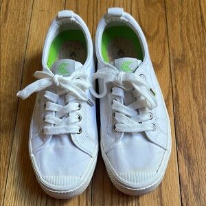 Cariuma White Canvas Sneakers.  Size 7